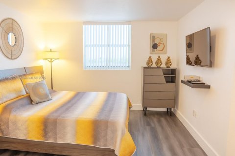 Condominio en alquiler en Miami Beach, Florida, 2 dormitorios, 84.36 m2 № 1879009 - foto 6