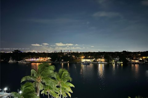 Condominio en alquiler en Miami Beach, Florida, 2 dormitorios, 84.36 m2 № 1879009 - foto 11