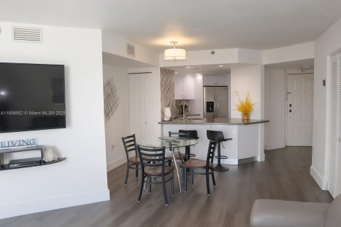 Condominio en alquiler en Miami Beach, Florida, 2 dormitorios, 84.36 m2 № 1879009 - foto 3