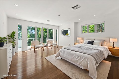 House in Miami Beach, Florida 4 bedrooms, 395.39 sq.m. № 1823642 - photo 25