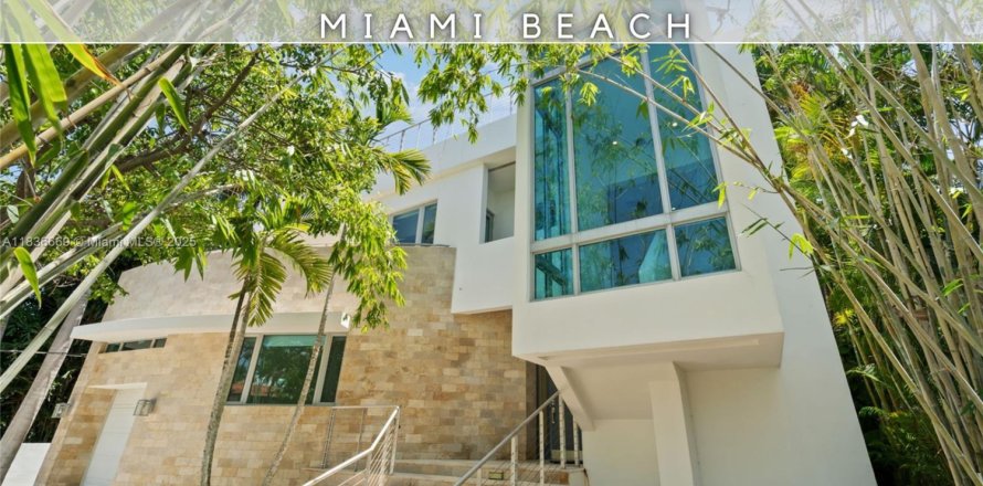 House in Miami Beach, Florida 4 bedrooms, 395.39 sq.m. № 1823642
