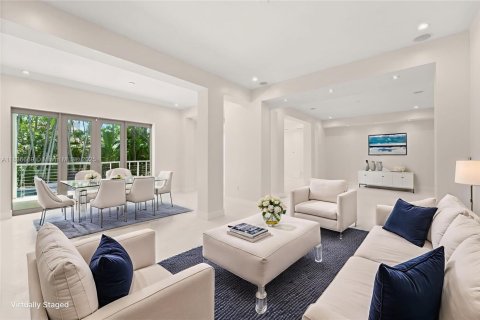 House in Miami Beach, Florida 4 bedrooms, 395.39 sq.m. № 1823642 - photo 12