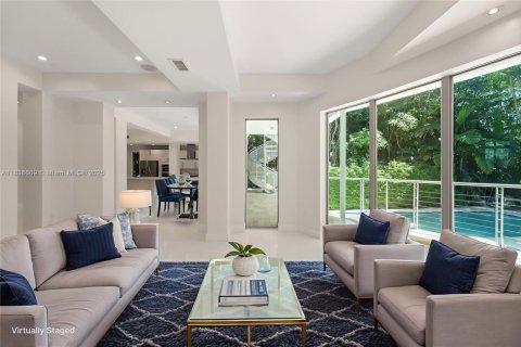 House in Miami Beach, Florida 4 bedrooms, 395.39 sq.m. № 1823642 - photo 6