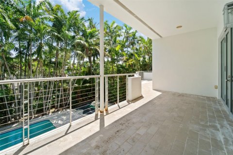 House in Miami Beach, Florida 4 bedrooms, 395.39 sq.m. № 1823642 - photo 26
