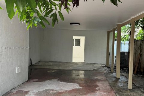 House in Miami Gardens, Florida 4 bedrooms, 142.23 sq.m. № 2189285 - photo 30