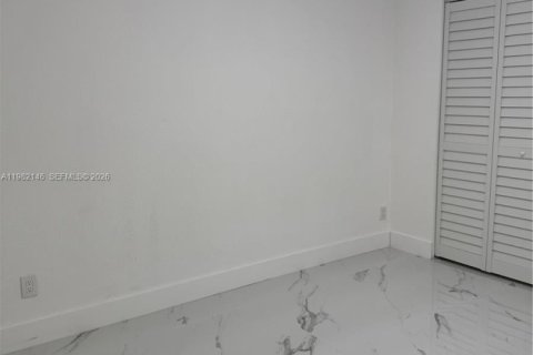 House in Miami Gardens, Florida 4 bedrooms, 142.23 sq.m. № 2189285 - photo 17