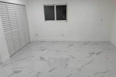 House in Miami Gardens, Florida 4 bedrooms, 142.23 sq.m. № 2189285 - photo 20