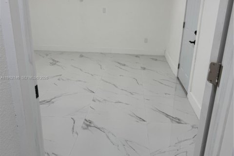 House in Miami Gardens, Florida 4 bedrooms, 142.23 sq.m. № 2189285 - photo 19
