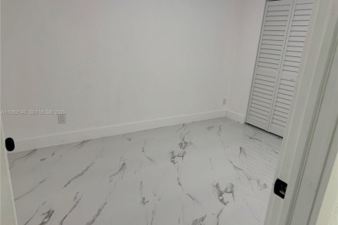 House in Miami Gardens, Florida 4 bedrooms, 142.23 sq.m. № 2189285 - photo 18