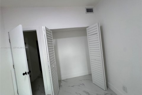 House in Miami Gardens, Florida 4 bedrooms, 142.23 sq.m. № 2189285 - photo 23