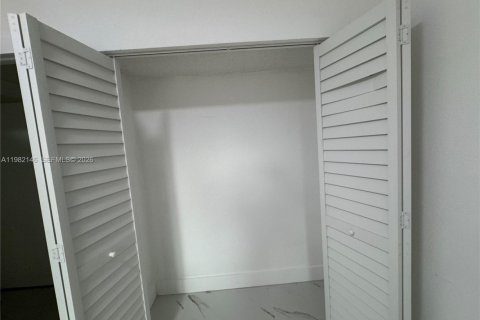House in Miami Gardens, Florida 4 bedrooms, 142.23 sq.m. № 2189285 - photo 24