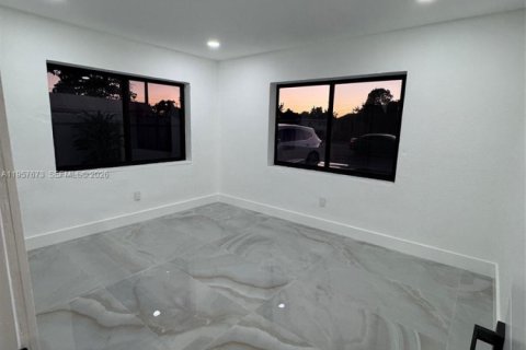 Casa en venta en Miami, Florida, 3 dormitorios, 88.26 m2 № 2011356 - foto 8