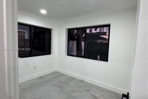 Casa en venta en Miami, Florida, 3 dormitorios, 88.26 m2 № 2011356 - foto 13