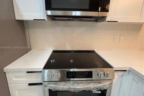 Casa en venta en Miami, Florida, 3 dormitorios, 88.26 m2 № 2011356 - foto 7