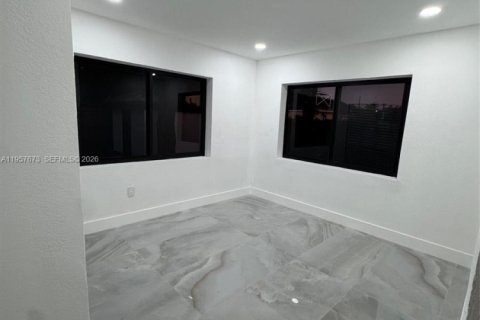 Casa en venta en Miami, Florida, 3 dormitorios, 88.26 m2 № 2011356 - foto 11