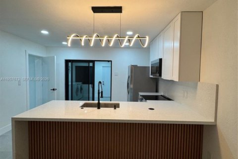 Casa en venta en Miami, Florida, 3 dormitorios, 88.26 m2 № 2011356 - foto 4