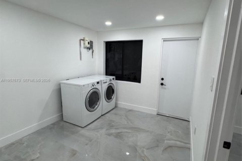 Casa en venta en Miami, Florida, 3 dormitorios, 88.26 m2 № 2011356 - foto 14
