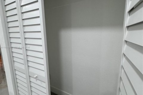 Casa en venta en Miami, Florida, 3 dormitorios, 88.26 m2 № 2011356 - foto 12