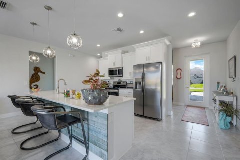 Casa en venta en Cape Coral, Florida, 3 dormitorios, 178.84 m2 № 1612670 - foto 4