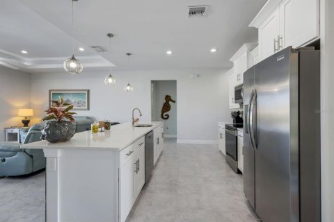 Casa en venta en Cape Coral, Florida, 3 dormitorios, 178.84 m2 № 1612670 - foto 13