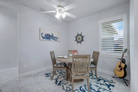 Casa en venta en Cape Coral, Florida, 3 dormitorios, 178.84 m2 № 1612670 - foto 12