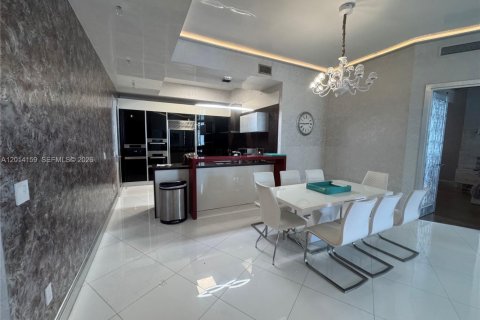 Condominio en alquiler en Sunny Isles Beach, Florida, 2 dormitorios, 195.65 m2 № 2076211 - foto 13