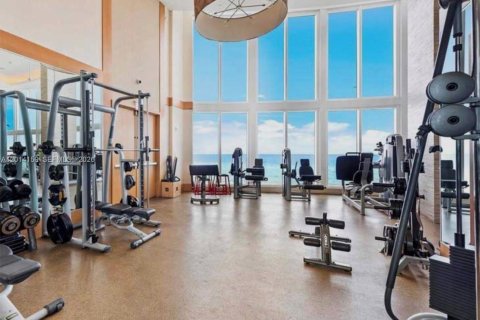 Condominio en alquiler en Sunny Isles Beach, Florida, 2 dormitorios, 195.65 m2 № 2076211 - foto 3