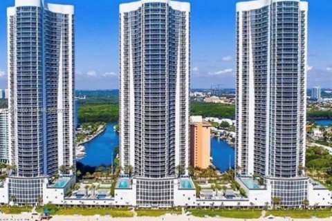 Condominio en Sunny Isles Beach, Florida, 2 dormitorios  № 2076211