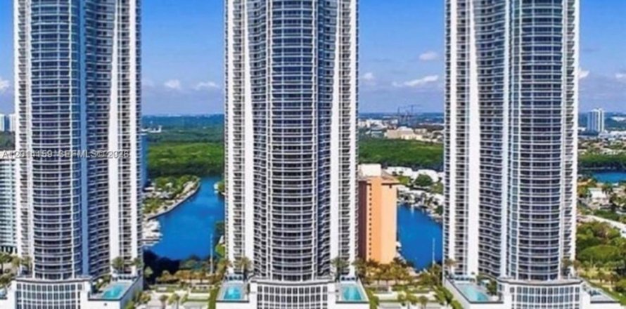 Condominio en Sunny Isles Beach, Florida, 2 dormitorios № 2076211