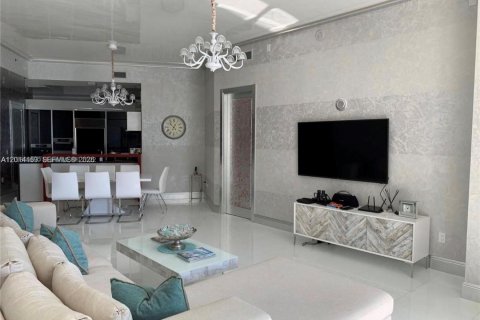 Condominio en alquiler en Sunny Isles Beach, Florida, 2 dormitorios, 195.65 m2 № 2076211 - foto 17