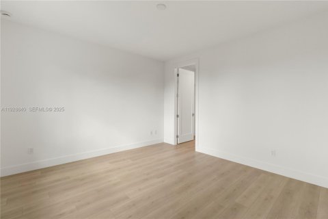 Снять в аренду виллу или дом в Форт-Лодердейл, Флорида 4 спальни, № 1987087 - фото 13