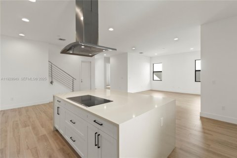 Снять в аренду виллу или дом в Форт-Лодердейл, Флорида 4 спальни, № 1987087 - фото 6