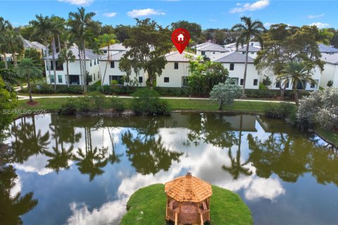 Снять в аренду виллу или дом в Форт-Лодердейл, Флорида 4 спальни, № 1987087 - фото 2