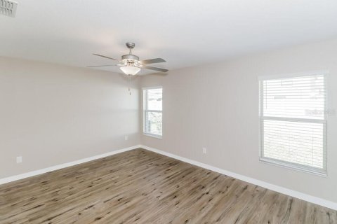 Villa ou maison à louer à Zephyrhills, Floride: 4 chambres, 168.15 m2 № 2380721 - photo 8