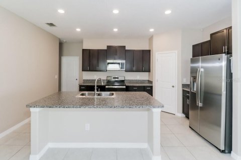 Villa ou maison à louer à Zephyrhills, Floride: 4 chambres, 168.15 m2 № 2380721 - photo 7