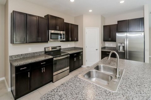 Villa ou maison à louer à Zephyrhills, Floride: 4 chambres, 168.15 m2 № 2380721 - photo 6