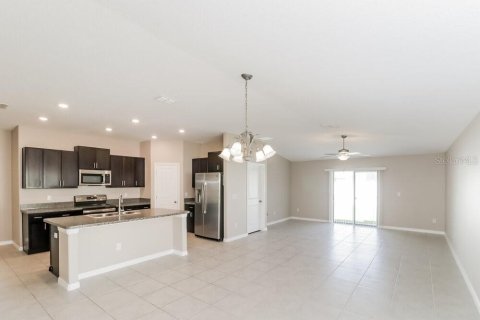 Villa ou maison à louer à Zephyrhills, Floride: 4 chambres, 168.15 m2 № 2380721 - photo 5