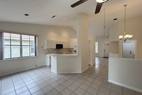 House in Weston, Florida 3 bedrooms, 142.33 sq.m. № 1990245 - photo 8