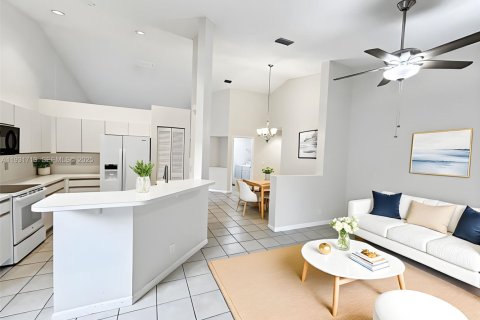 House in Weston, Florida 3 bedrooms, 142.33 sq.m. № 1990245 - photo 4