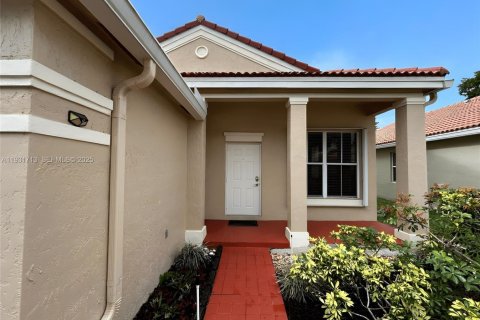 House in Weston, Florida 3 bedrooms, 142.33 sq.m. № 1990245 - photo 3