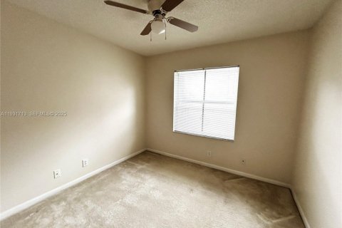 House in Weston, Florida 3 bedrooms, 142.33 sq.m. № 1990245 - photo 15