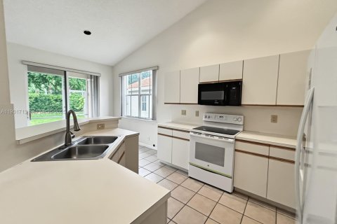 House in Weston, Florida 3 bedrooms, 142.33 sq.m. № 1990245 - photo 7