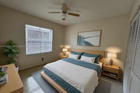 House in Weston, Florida 3 bedrooms, 142.33 sq.m. № 1990245 - photo 13