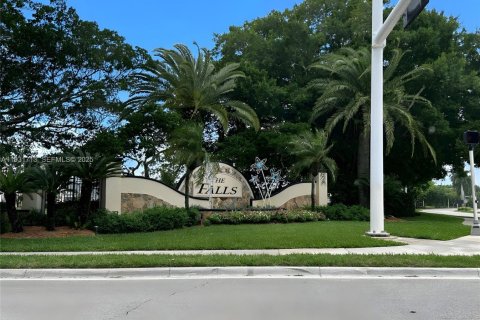 House in Weston, Florida 3 bedrooms, 142.33 sq.m. № 1990245 - photo 17