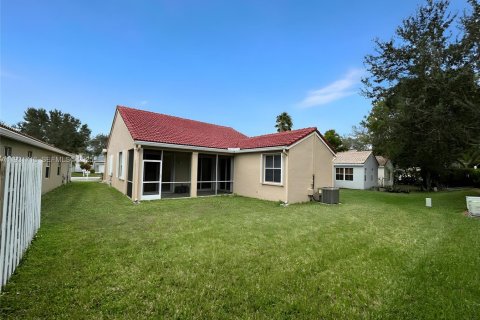 House in Weston, Florida 3 bedrooms, 142.33 sq.m. № 1990245 - photo 6