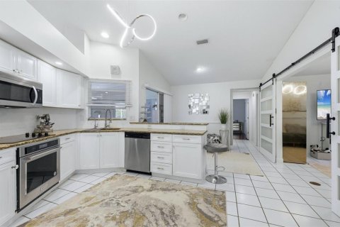 House in Sarasota, Florida 3 bedrooms, 199.74 sq.m. № 2420300 - photo 13