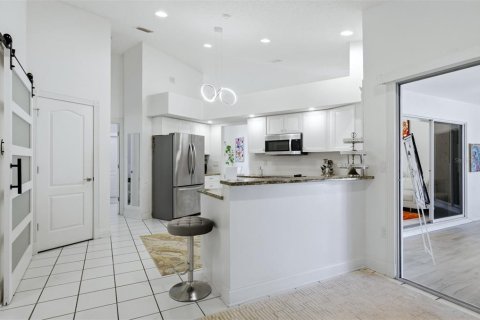 House in Sarasota, Florida 3 bedrooms, 199.74 sq.m. № 2420300 - photo 15