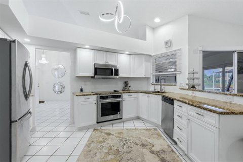 House in Sarasota, Florida 3 bedrooms, 199.74 sq.m. № 2420300 - photo 12