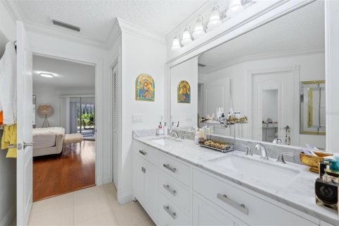 House in Sarasota, Florida 3 bedrooms, 199.74 sq.m. № 2420300 - photo 25