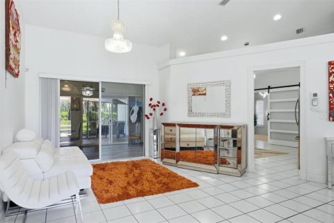 House in Sarasota, Florida 3 bedrooms, 199.74 sq.m. № 2420300 - photo 11